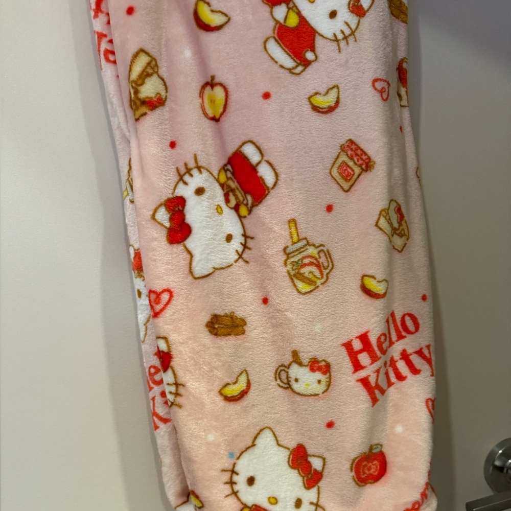 Hello Kitty Candy Apple Blanket - Picture 2 of 3